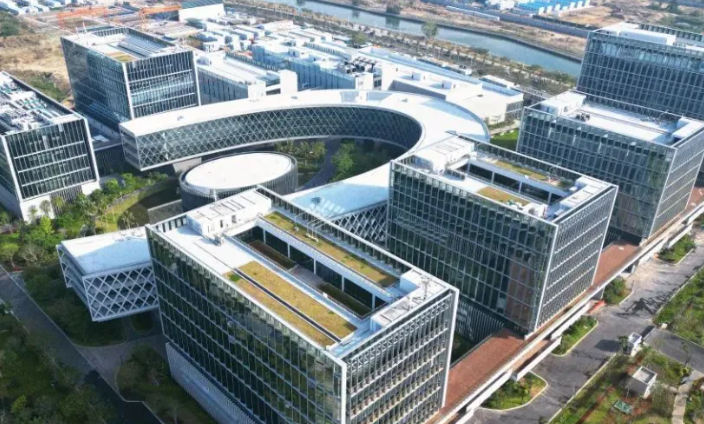 中小企业上云成本控制：云服务器租赁与自建机房投入对比分析